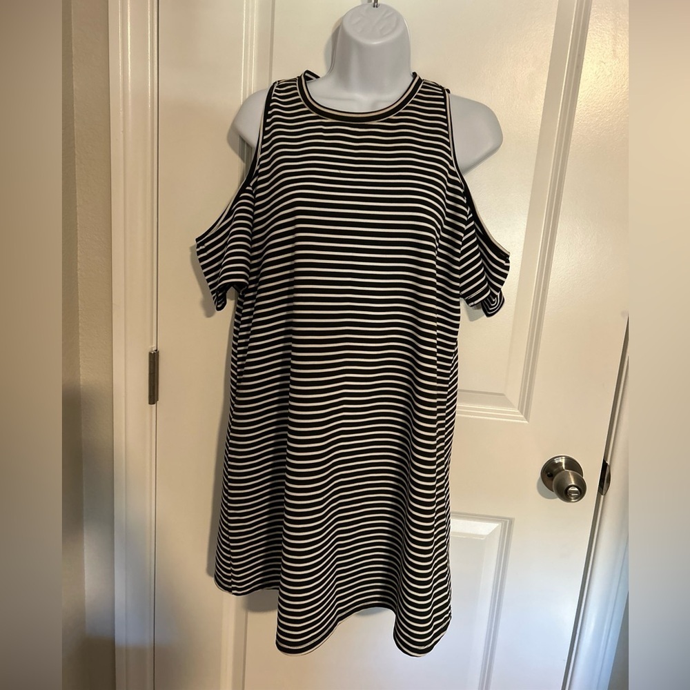 Want And Need Women’s XL Striped Cold Shoulder Knee Length Dress